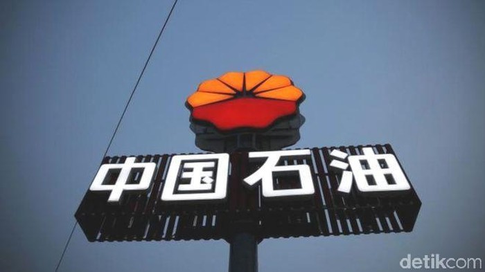 Laba PetroChina Anjlok 70%