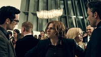 Bagi Lex Luthor (Jesse Eisenberg), dua pahlawan superhero Batman (Ben Affleck) dan Superman (Henry Cavill) semestinya sudah lewat. Dunia perlu alat lain yang lebih modern untuk menjaga bumi tetap aman. (Official Batman v Superman)