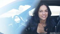 200 mil per jam di Jaguar F-Type SVR. Ini akan menarik. Aku harap aku masih tetap berada di daratan, kata Michelle Rodriguez. Foto: Jaguar