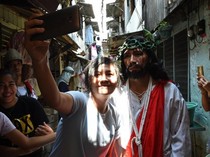 Pria-pria Mirip Yesus Ini Kebanjiran Job Jadi Model Jelang Natal