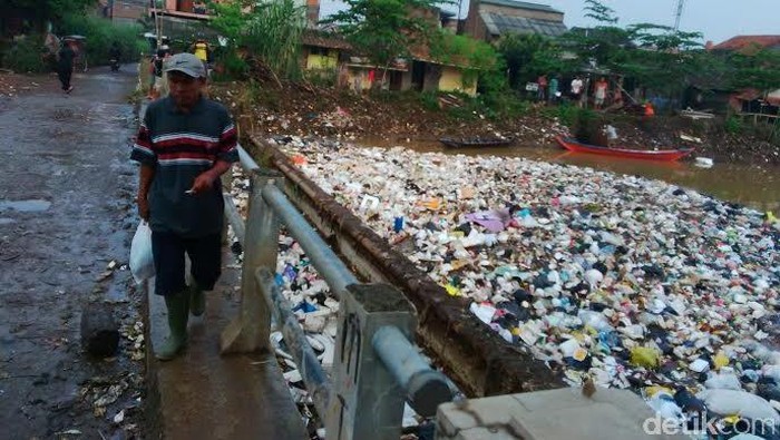 Begini Kondisi Horor Sampah yang Masih Menumpuk Usai Dikeruk