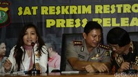 Kapolres Jakarta Selatan Kombes Wahyu Hadiningrat, Ketua Komisi Perlindungan Anak Indonesia (KPAI) Erlinda, Pembina Komnas PA Seto Mulyadi memberikan keterangan pers di Mapolres Jakarta Selatan, Jakarta, Jumat (25/3/2016).