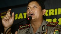 Menurut Kapolres Jakarta Selatan Kombes Wahyu Hadiningrat, kedua tersangka adalah I alias Tia alias Mama Wiwit (35) warga Jalan Antasari, Jakarta Selatan dan NH (43) warga pinang ranti, Makassar, Jakarta Timur. Dua tersangka berjenis kelamin perempuan itu juga berprofesi sebagai joki 3 in 1.