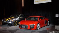 Untuk kategori mobil performa terbaik, Audi R8 Coupe berhasil mengalahkan Honda Civic Type R dan Mercedes-Benz AMG C63 Coupe. Audi adalah merek yang sering menerima penghargaan untuk kategori ini. Foto: World Car of The Year Awards