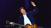 Berikutnya adalah Paul McCartney yang merupakan anggota dari band legendaris, The Beatles. Foto: Jim Dyson