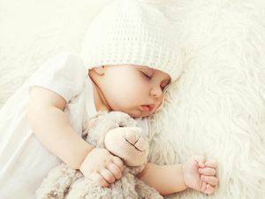 Boneka yang Diklaim Bantu Bayi Tidur Nyenyak Ini Diperebutkan Para Orangtua