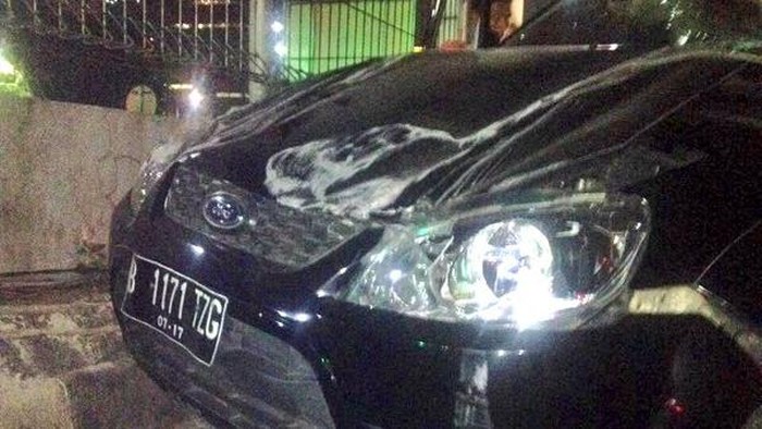 Ada Kecelakaan Mobil Ford Escape Dekat Gardu Tol Senayan