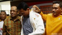 Terkait dukungan Hanura, Ahok mengapresiasi dan menyampaikan terima kasih. Apalagi tagline yang diusung adalah Hanura dan Ahok untuk rakyat.