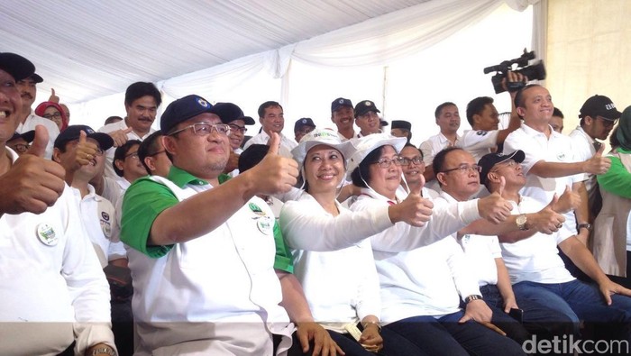 Rini Soemarno dan Direksi BUMN Tanam 10.000 Pohon di Tol Cikampek