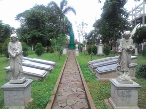 Museum Taman Prasasti, Melihat Prasasti Berhias Tengkorak Hingga Peti Soekarno