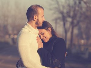 Teman Dekat Sering Tarik-Ulur, Apakah Benar-benar Cinta?