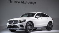 Produsen mobil sepertinya tengah asyik dengan SUV (Sport Utility Vehicle). Tak terkecuali produsen mobil mewah Mercedes-Benz. Di arena IIMS (Indonesia International Motor Show), Mercedes-Benz meluncurkan GLC Coupe AMG. Foto: Pool (Carscoops)