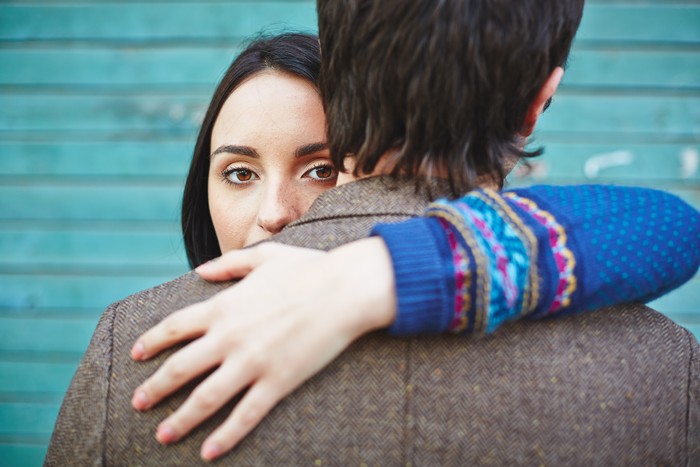 ilustrasi pasangan berpelukan