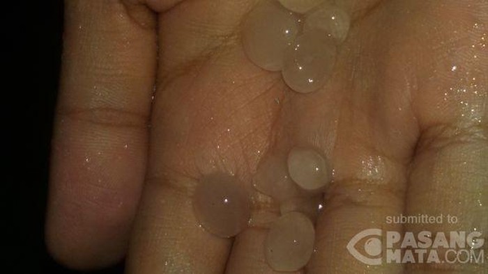 Hujan Es Mengguyur Kota Cimahi