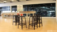 Sercive Center Thailand ini juga memiliki 300 outlet Isuzu, dengan 100 diler Isuzu, dan mempekerjakan 140 pekerja.