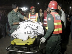 Bom Bunuh Diri Tewaskan 65 Orang, Pakistan Buru Militan Taliban