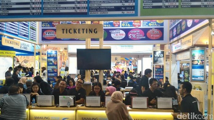 Ilustrasi Pembelian Tiket Pesawat. Foto: Ardan Adhi Chandra Ilustrasi Pembelian Tiket Pesawat. Foto: Ardan Adhi Chandra