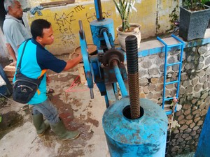 Cerita Soleh Curug Ece Menjaga Kebersihan Sungai Cikapundung Kolot