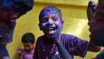 Warna-warni Festival Holi 2016 di India