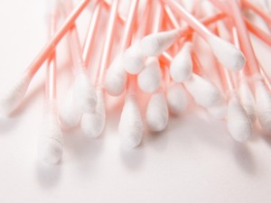 Korek Kuping Saat Puasa Apakah Batal? Berikut Penjelasannya