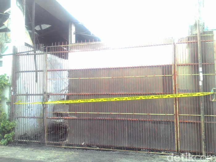 Kebakaran di Gudang Styrofoam Jakbar Diduga Karena Korsleting Listrik