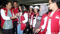 Saat menyambut kedatangan tim tersebut, Rizal Ramli mengaku bangga.