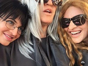 Ikut Tur di Hollywood, Keluarga Kardashian Menyamar Jadi Turis Meksiko