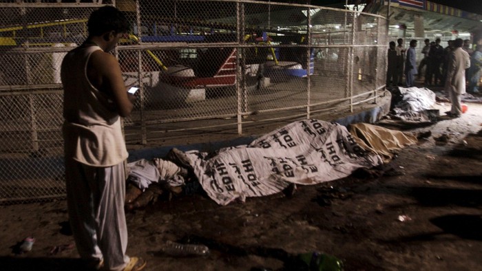 Pakistan Diguncang Bom, Warga Lihat Jasad Korban Terlempar ke Udara