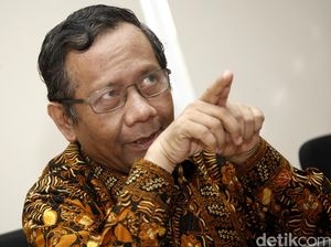 Laga Panas Mahfud Md vs Trio Keras di Gelanggang Komisi III DPR Semalam