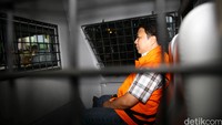 Oleh KPK Sukotjo dijerat dengan Pasal 2 ayat 1 juncto Pasal 18 UU Nomor 31 Tahun 1999 tentang Pemberantasan Tipikor sebagaimana diubah dalam UU Nomor 20 Tahun 2001 juncto Pasal 55 dan 56 KUHP.