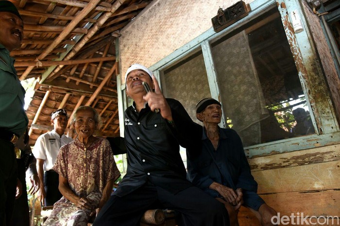 Cinta Abadi Abah Aswin dan Mak Erat yang Luluhkan Hati Bupati Dedi