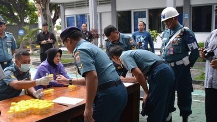 Prajurit Koarmatim Dites Urin Demi Perangi Narkoba