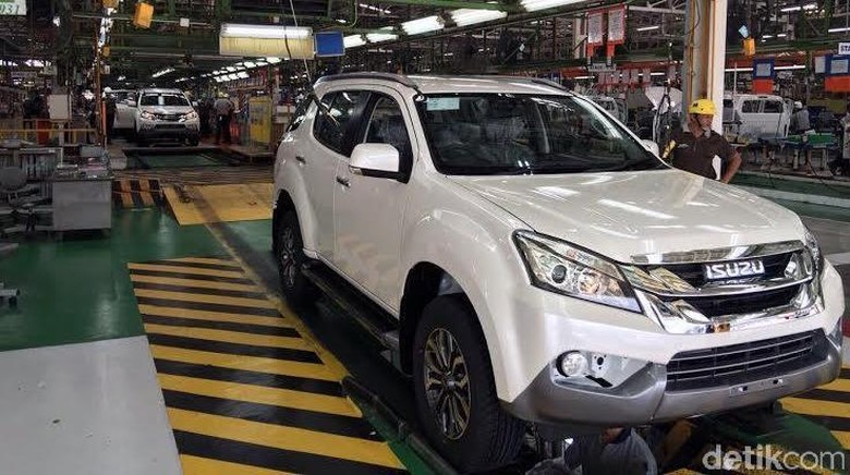 Pabrik Isuzu Thailand Isuzu memiliki 2 pabrik besar di Thailand. Pabrik ini memproduksi mobil D-Max dan MU-X.