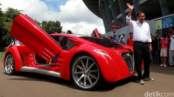 Setop Jual Kendaraan Bensin Mulai 2040 Simak Sejarah Ri Bikin Mobil Listrik<script async src=
