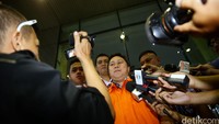 Sukotjo Sastronegoro Bambang akhirnya ditahan oleh Komisi Pemberantasan Korupsi setelah menyandang status tersangka sejak pertengahan tahun lalu.