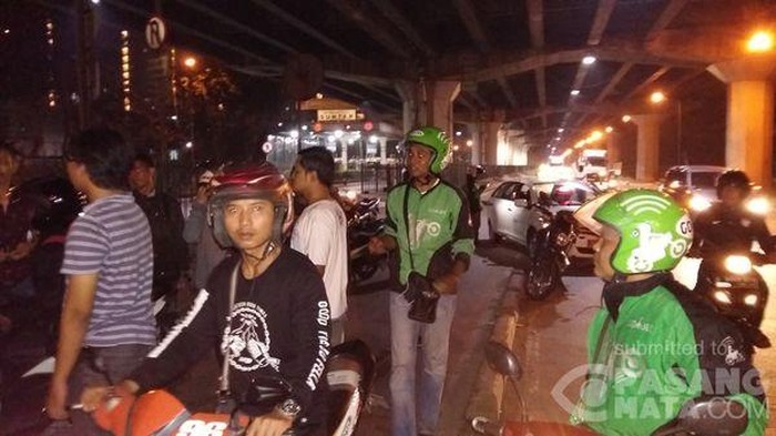 Taksi Express Tak Tabrak Ibu yang Gendong Anak di Jakut