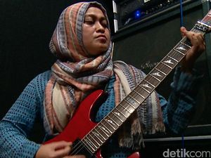 Berjilbab, Berjingkrak, Berteriak