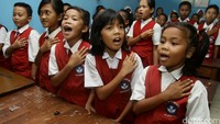 Para siswa tampak antusias dan gembira mengikuti permainan yang telah dirancang oleh masing-masing tim risers.