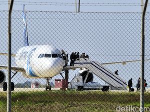 Pembajakan Pesawat EgyptAir Berakhir, Pelaku Menyerahkan Diri