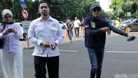 Ian Kasela datang berbarengan dengan pengacara Sunan Kali Jaga.