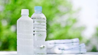 Gara-gara Botol Air, Pramugari SIA Langsung Dipecat