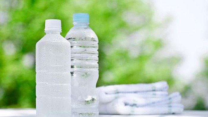 WHO sebut mikroplastik dalam air minum kemasan tidak akan terserap oleh tubuh. (Foto: Thinkstock) WHO sebut mikroplastik dalam air minum kemasan tidak akan terserap oleh tubuh. (Foto: Thinkstock)