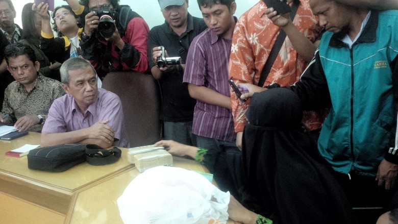 Kapolri Tanggapi Duit 2 Gepok yang Dititipkan Istri Siyono ke PP Muhammadiyah Kapolri Tanggapi Duit 2 Gepok yang Dititipkan Istri Siyono ke PP Muhammadiyah