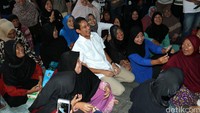 Pertemuan tersebut berlangsung hangat dan santai.
