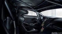 Interior mobil sudah dilengkapi dengan roll cage. Foto: Honda