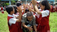 Para risers mengaku berkesan saat mengisi kegiatan bersama siswa-siswi SDN 198 Gandus, Palembang.