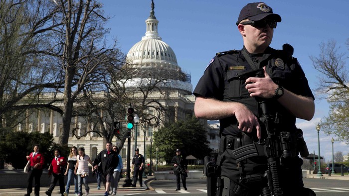 Polisi AS Tangkap 400 Demonstran di Luar Gedung Capitol