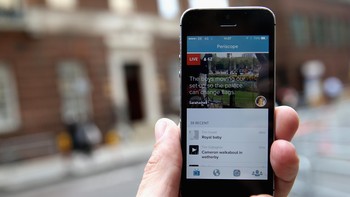 Periscope: Twitter mengumumkan akan mematikan aplikasi livestreaming Periscope pada Maret 2021. Twitter akan tetap menawarkan opsi livestream lewat fitur Twitter Live yang sudah terintegrasi di aplikasinya. Tim Periscope mengatakan keputusan ini diambil karena jumlah pengguna terus menurun dan biaya operasiona tinggi. Foto: Chris Jackson/Getty Images
