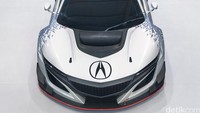 Mobil balap yang disebut NSX GT3 ini tengah mengikuti pengetesan dan homologasi untuk bisa bertarung di kelas FIA GT3 musim gugur mendatang. Foto: Honda