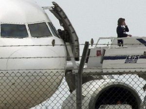 Kepanikan dan Ketakutan Penumpang Saat Pesawat EgyptAir Dibajak